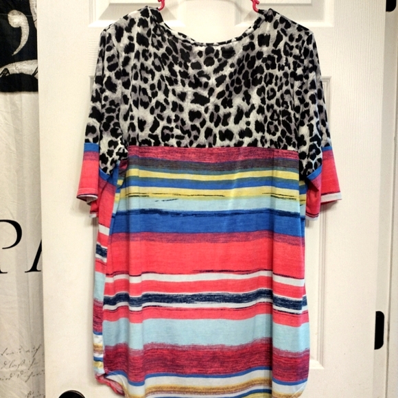 Multi color striped/leopard top size 3XL - Picture 2 of 3